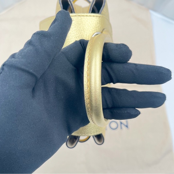 LOUIS VUITTON Lockme Backpack Nano Gold Metallic Calfskin - Picture 12 of 14